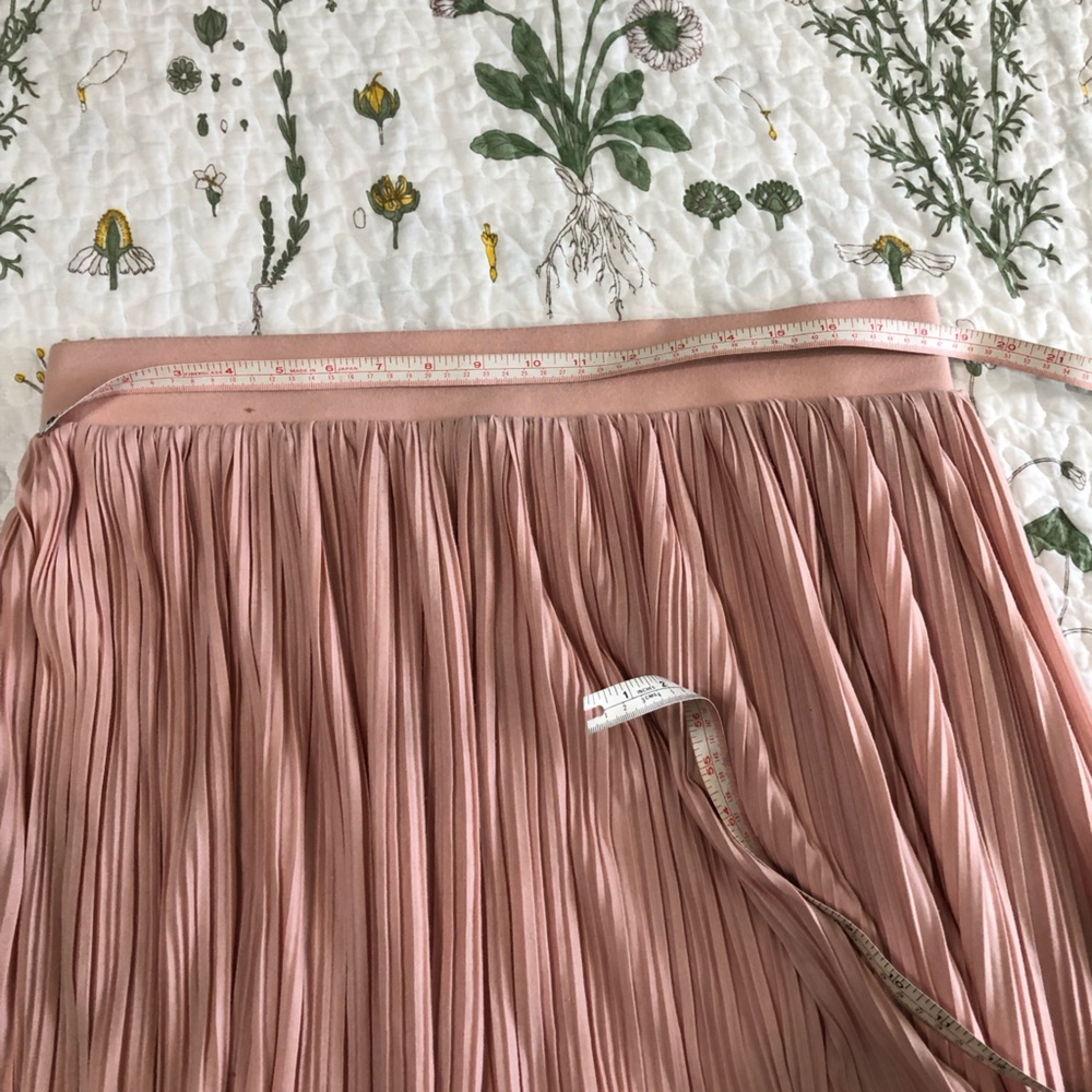 Pretty Ballet Pink Pleated Skirt Torrid Size 0 - Picture 7 of 9